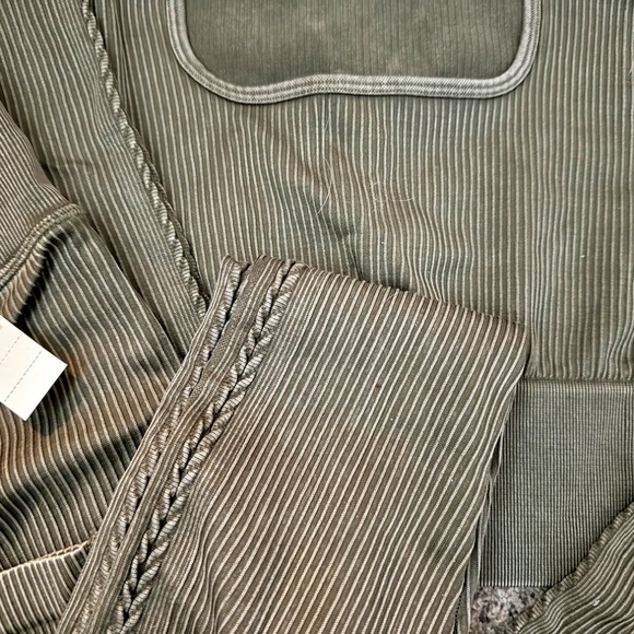 OFFLINE By Aerie Seamless Cable Square Neck long sleeve + Leggings Two Piece - Picture 7 of 13